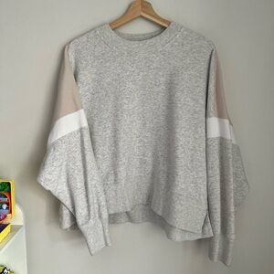 Abercrombie & Fitch Beige and White Sweatshirt